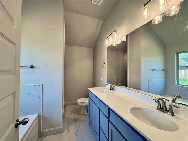9340 NW 143rd Street, Yukon, OK 73099