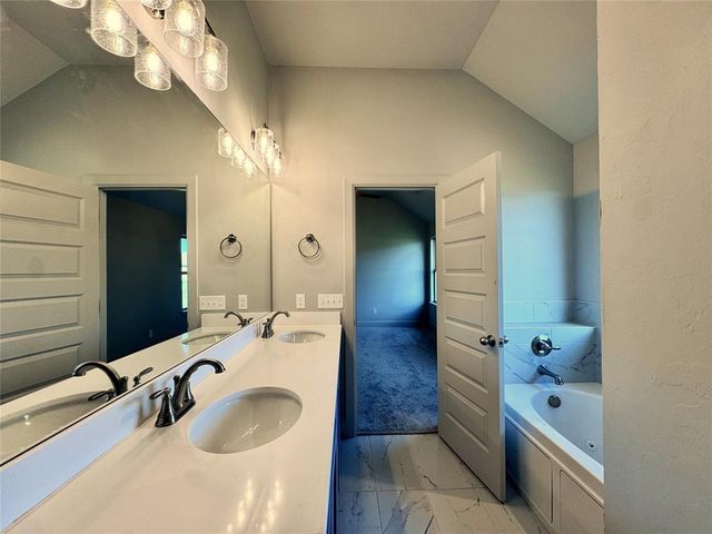 9340 NW 143rd Street, Yukon, OK 73099