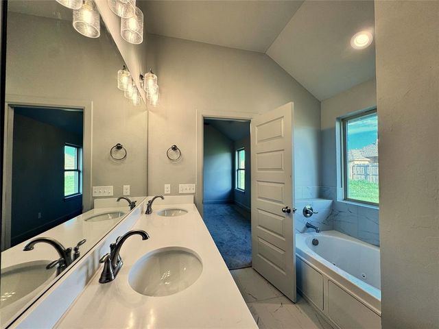 9340 NW 143rd Street, Yukon, OK 73099