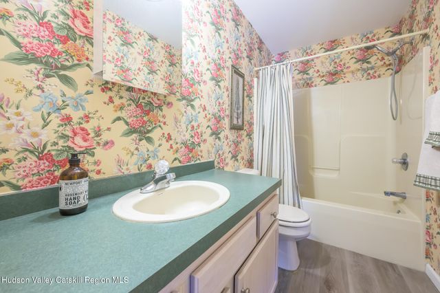 311 Middle Road, Hudson, NY 12534