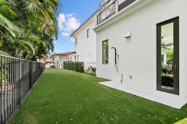 178 SE Via Lago Garda, Port St. Lucie, FL 34952