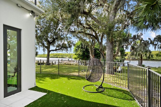 178 SE Via Lago Garda, Port St. Lucie, FL 34952