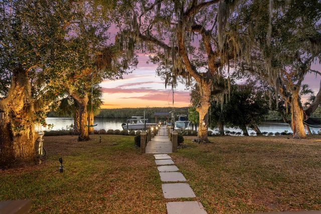 178 SE Via Lago Garda, Port St. Lucie, FL 34952