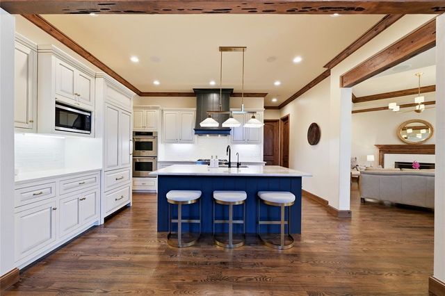 1902 Elmhurst Avenue, Nichols Hills, OK 73120