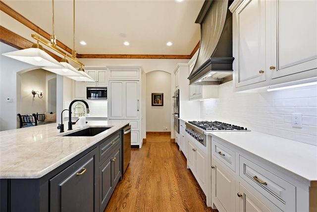 1902 Elmhurst Avenue, Nichols Hills, OK 73120