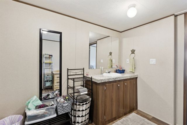 4040 Logan Hills Drive, Guthrie, OK 73044