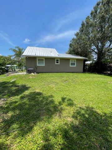 377 Baysinger Avenue, Fort Pierce, FL 34982