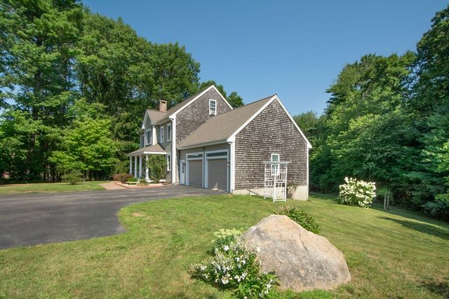 15 Hillside Lane, Bridgewater, MA 02324