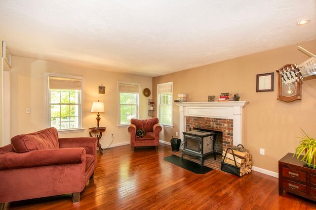 15 Hillside Lane, Bridgewater, MA 02324