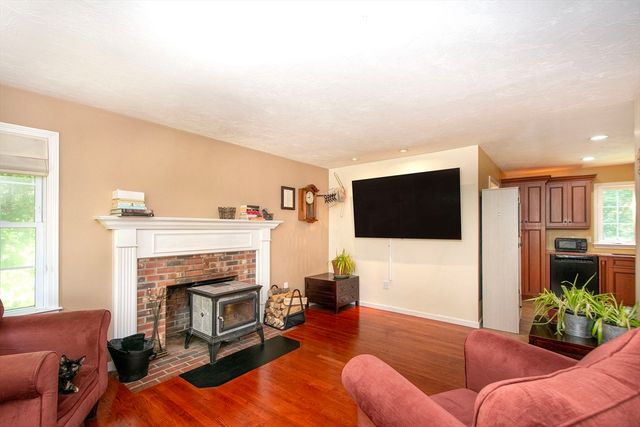 15 Hillside Lane, Bridgewater, MA 02324