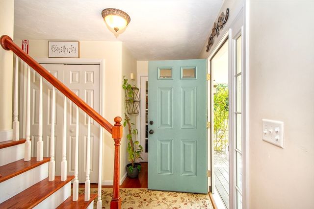 15 Hillside Lane, Bridgewater, MA 02324