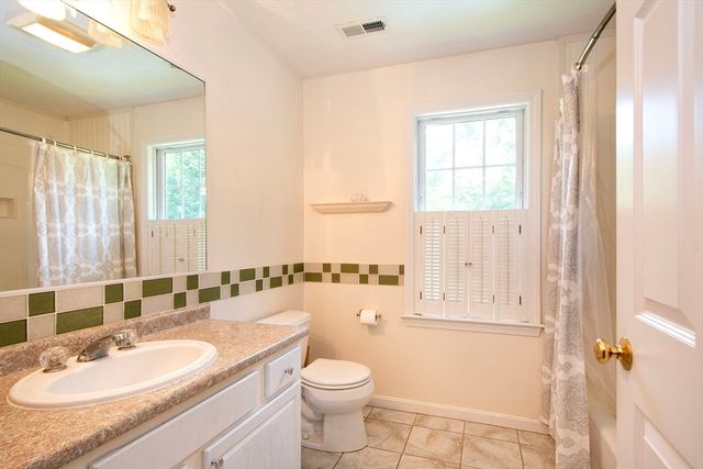 15 Hillside Lane, Bridgewater, MA 02324