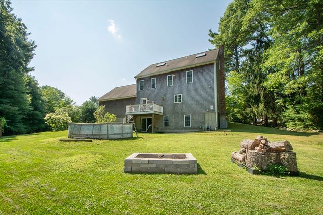 15 Hillside Lane, Bridgewater, MA 02324