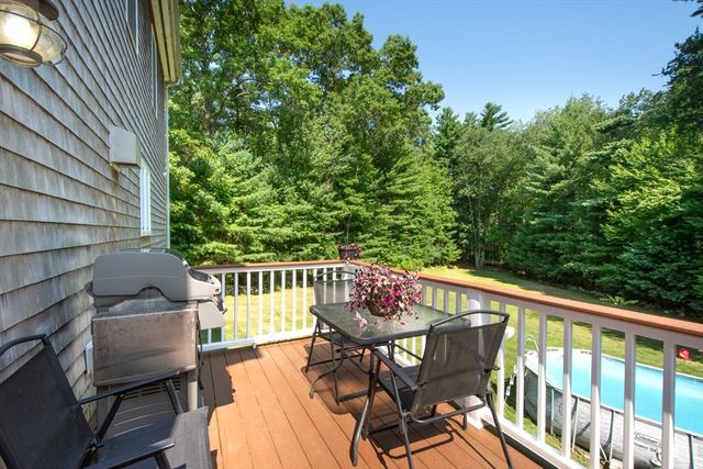 15 Hillside Lane, Bridgewater, MA 02324
