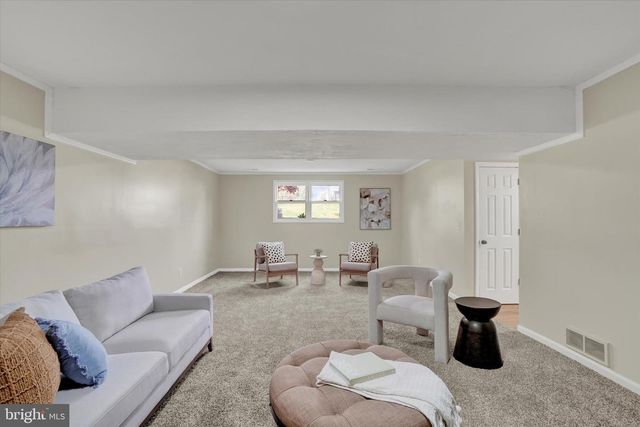 2700 THORNBRIDGE RD E, York, PA 17408