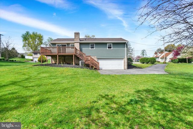 2700 THORNBRIDGE RD E, York, PA 17408