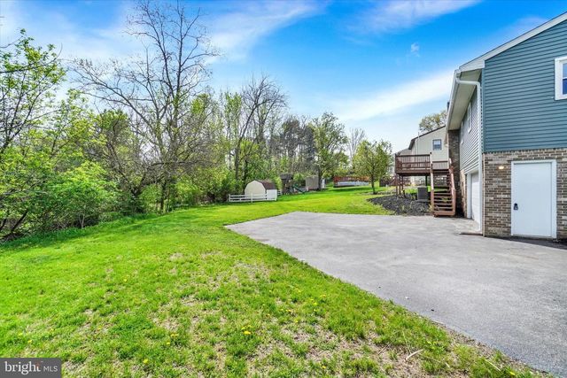 2700 THORNBRIDGE RD E, York, PA 17408