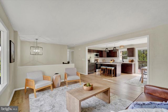 2700 THORNBRIDGE RD E, York, PA 17408