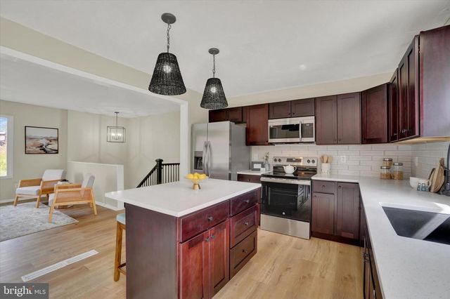 2700 THORNBRIDGE RD E, York, PA 17408