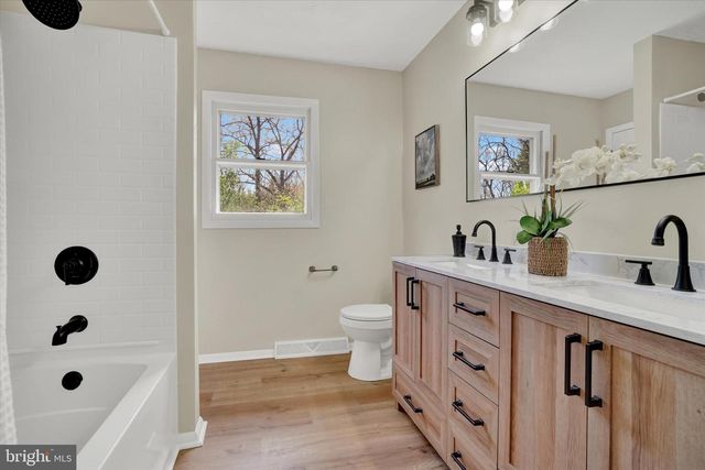 2700 THORNBRIDGE RD E, York, PA 17408