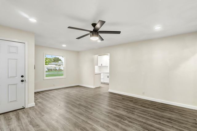 1067 Laurel Ave, Olivehurst, CA 95961