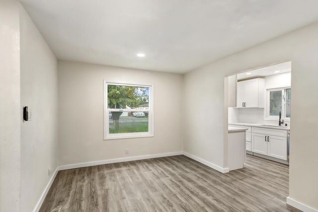 1067 Laurel Ave, Olivehurst, CA 95961