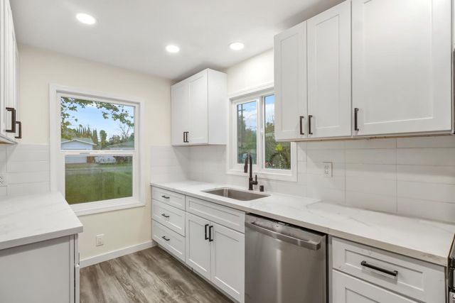 1067 Laurel Ave, Olivehurst, CA 95961