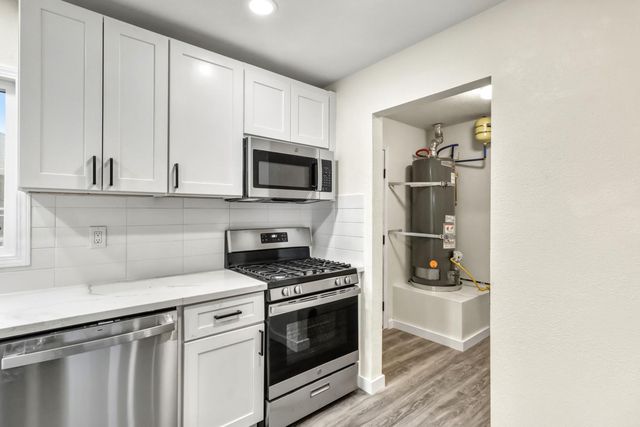 1067 Laurel Ave, Olivehurst, CA 95961