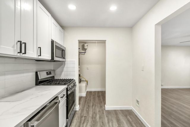 1067 Laurel Ave, Olivehurst, CA 95961