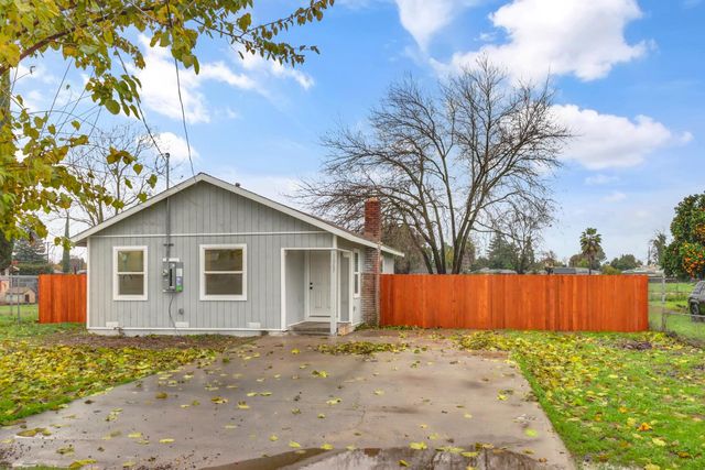 1067 Laurel Ave, Olivehurst, CA 95961