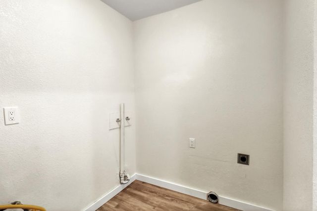 1067 Laurel Ave, Olivehurst, CA 95961