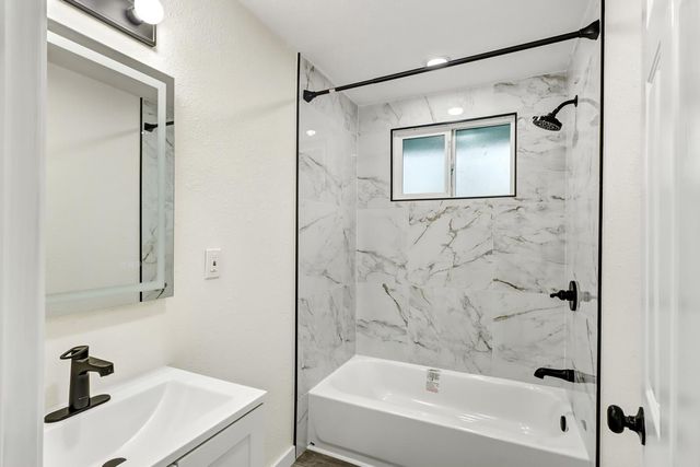 1067 Laurel Ave, Olivehurst, CA 95961