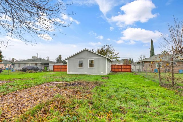 1067 Laurel Ave, Olivehurst, CA 95961