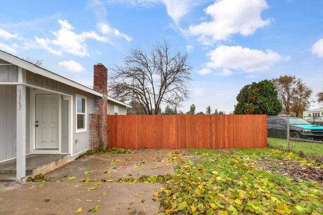 1067 Laurel Ave, Olivehurst, CA 95961