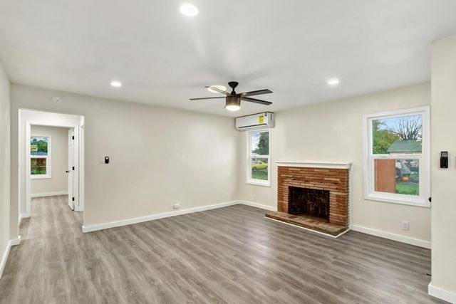 1067 Laurel Ave, Olivehurst, CA 95961