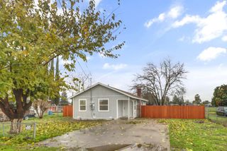 1067 Laurel Ave, Olivehurst, CA 95961