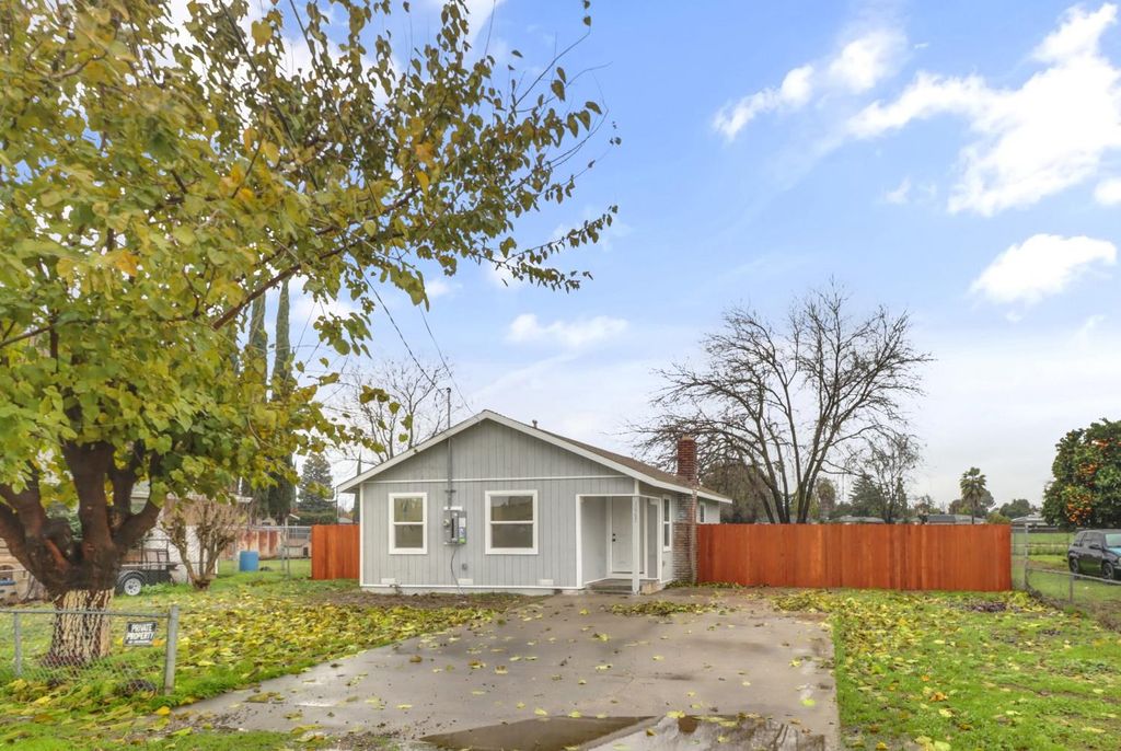 1067 Laurel Ave, Olivehurst, CA 95961