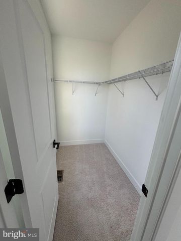 4841 BAUHAUS SQ, Chantilly, VA 20151