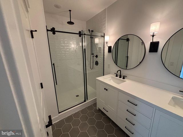 4841 BAUHAUS SQ, Chantilly, VA 20151