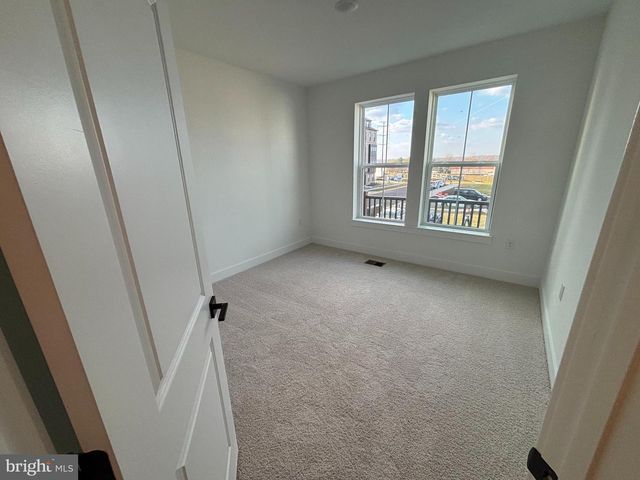 4841 BAUHAUS SQ, Chantilly, VA 20151