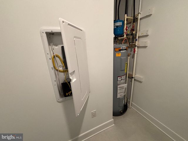 4841 BAUHAUS SQ, Chantilly, VA 20151