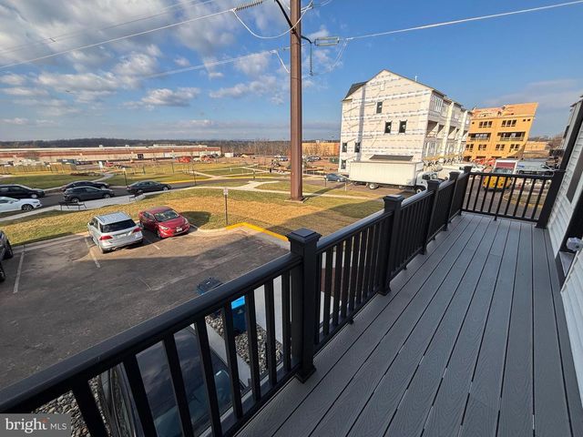 4841 BAUHAUS SQ, Chantilly, VA 20151