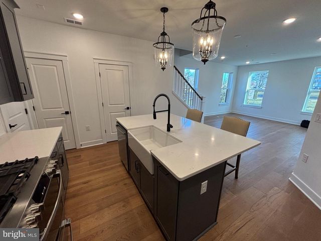 4841 BAUHAUS SQ, Chantilly, VA 20151