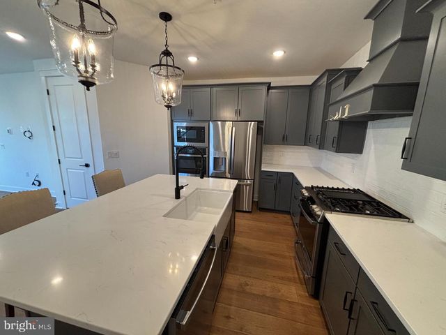 4841 BAUHAUS SQ, Chantilly, VA 20151