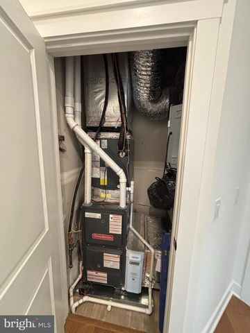 4841 BAUHAUS SQ, Chantilly, VA 20151