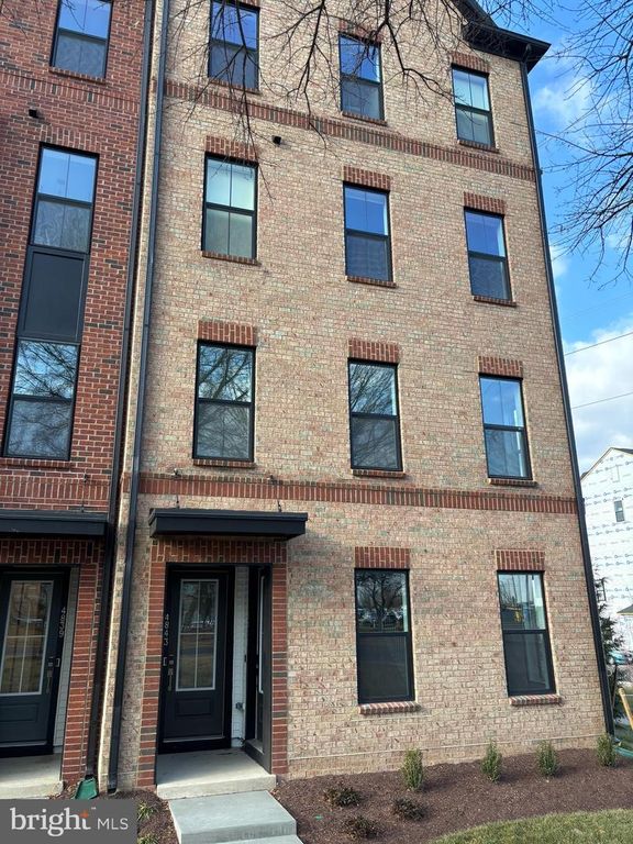 4841 BAUHAUS SQ, Chantilly, VA 20151