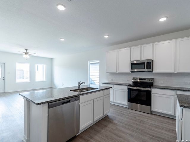 11130 Hollinger, Converse, TX 78109
