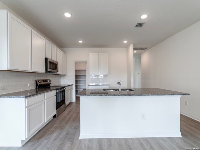 11130 Hollinger, Converse, TX 78109
