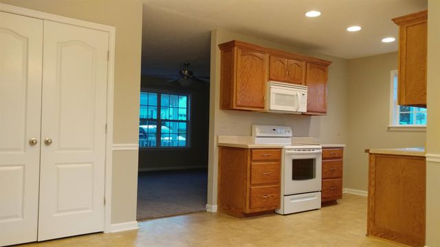 1604 Baucom Dr, Columbia, TN 38401