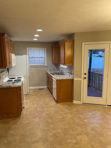 1604 Baucom Dr, Columbia, TN 38401